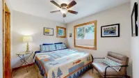 Modern Cottage; Mt Views, Wildlife, Location, Hot Tub, EV & 420 Friendly