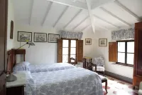 19th century villa: living room, dining, study, 5 double rooms, park,, panorama. Hotels in Calci