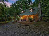 Beautiful Renovations, Hot Tub, Huge King Beds, Amenity Packed Các khách sạn gần Stovall Mill Covered Bridge