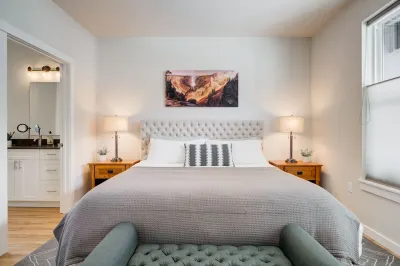 Montana Modern Condo close to Shopping and the Yellowstone River.