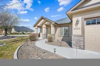 Clean and Comfortable Centrally Located 5br/3Bath home in Meridian, ID. 프랭클린 공원 주변 호텔