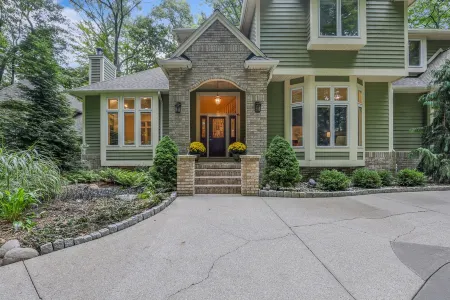 Indoor Pool/Spa with Lake Michigan Beach Access! Near Grand Haven and Sleeps 24 Отели в г. Нортон Шорс