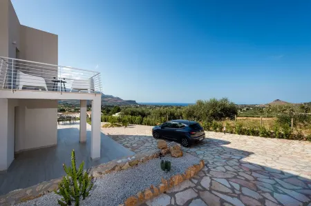 Villa Flores - Giardino degli Allori with shared swimming pool and Jacuzzi Отели в г. Кастелламмаре-дель-Гольфо