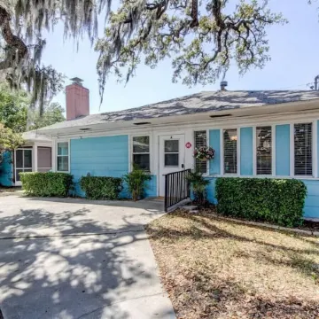 Sale! Book Now! Nice 1 Bedroom- Downtown Dunedin Bungalow!