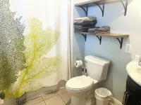 1 bed/1 bath, 1.5 blocks to beach/town, dog friendly, fenced yard