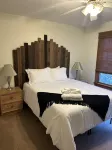 COZY PET-FRIENDLY HOUSE THAT YOUR FAMILY WILL LOVE IN CAMELBACK MOUNTAIN-