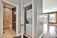 Charming 2bed, 2bath condo on The Strand, Galveston with WiFi, AC, garage