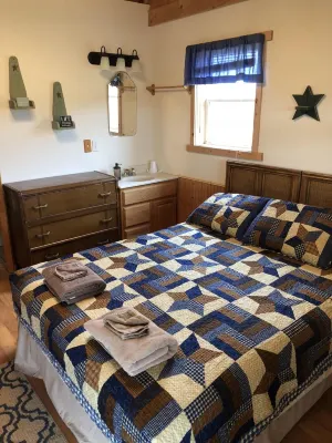 Kara Creek Queen Bed Cabin #9