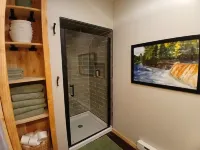 Rustic Moose Lakefront Guest Cabin on the Shore of Lake Superior