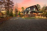 Dog Friendly/NEW HOT TUB/Resort/BBQ Grill & Arcade room