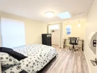 Cute Edmonds Bowl Cottage Hotels in Edmonds