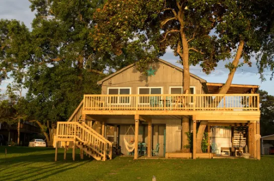 ‣ Lake Livingston Waterfront House, Sunset views. Deep water, Fishing, Kayaking.