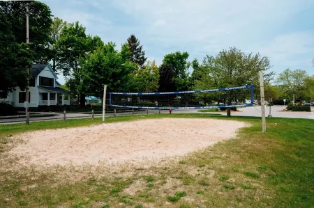 NEW cozy cottage a short walk to Northport and Lake Michigan!