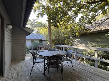 2BR 2BA Oceanwoods Cottage, Short Walk to the Beach and Park