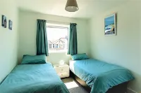 Ocean 1  Apartment Overlooking Fistral Beach - Apartemen
