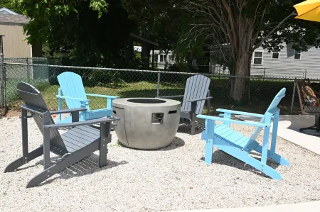 NEW LISTING!!! Beautiful Bayview Cottage a short walk to the beach