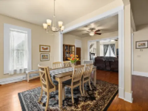 Step Back in Time: Downtown Custer, SD Victorian Historic Brothel Hoteles en Custer