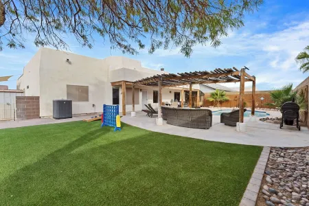 Beautiful Desert Oasis 4-bedroom home