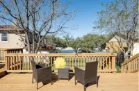 Crisp Refreshing Pool, Lake View, Entire Home