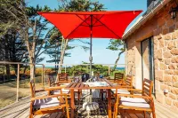 House ☆☆☆ in Landrellec, recent renovation, feet in the water. Hotels in Pleumeur-Bodou