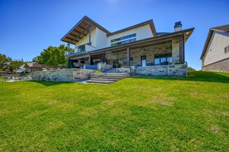 BEST ARM OF THE LAKE!  6 BR/5 1/2 BA, SLEEPS 14, POOL/SPA, COVERED DOCK W LIFT