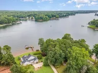 Relaxing Lakefront Home with Brand New Dock and Immaculate Vibes Hotels in Fallstown