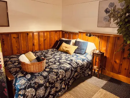 Yellow Submarine trendy basement apt and courtyard