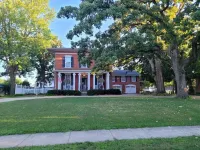 Federalist style home close to down town minutes from the Field of Dreams!
