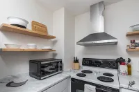 Entire 2BR 1Bath Apt “The Downtown Deneege”