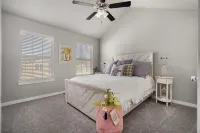 Tylers Razorback Getaway sleeps 4 Hotels in Fayetteville