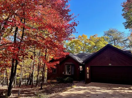 Massanutten Gameroom Retreat - Now with Home Gym! Отели в г. Массанаттен