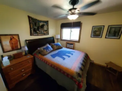 Mountain view cabin, fully remodeled, huge screen in porch with panoramic view. Hotels in Cowee