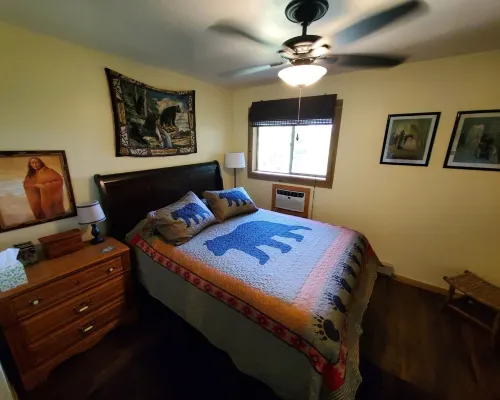 Mountain view cabin, fully remodeled, huge screen in porch with panoramic view. Hotels in Cowee