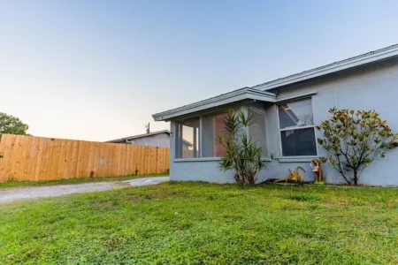 The Orange Door - Coastal Escape