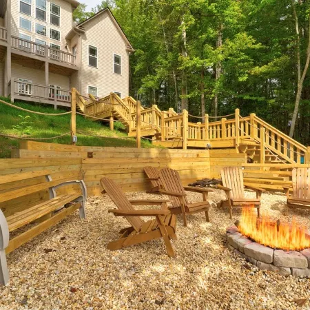 7 Bedroom! Amazing Lake House, Private Dock & Jet Ski Pads, Kids Dream Game Room