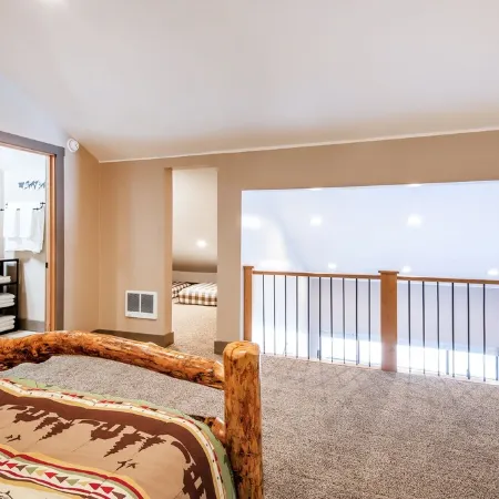 Updated Corner Unit Condo. Next to Giant Steps Ski Lift.