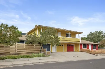 Lovable Loft w/AC, Large Balcony, King Beds, W/D, Garage, 3 Smart TVs, Fast WiFi