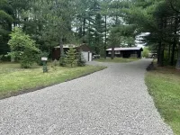 Cabin in waterfall country with trail access and screened porch.  Pet friendly!