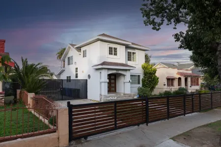 *LUXE Utopia w/Parking | Near LAX & Sofi/Forum* Отели рядом с достопримечательностью «Южный Лос-Анджелес»