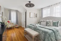 Bell House - Contemporary Comfort Near Wards Road with a Luxurious Hot Tub.