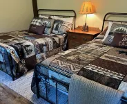 Pet Friendly Cozy Cabin Close to Slopes