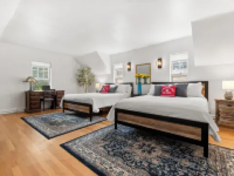 Historic WSU Drucker House-1/2 Block From Campus on College Hill Hotels in Pullman