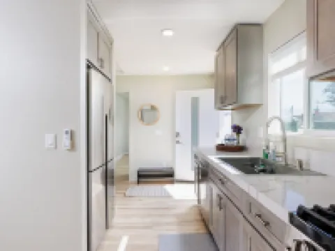 Cozy and Quiet Front House 方塔納酒店