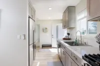 Cozy and Quiet Front House