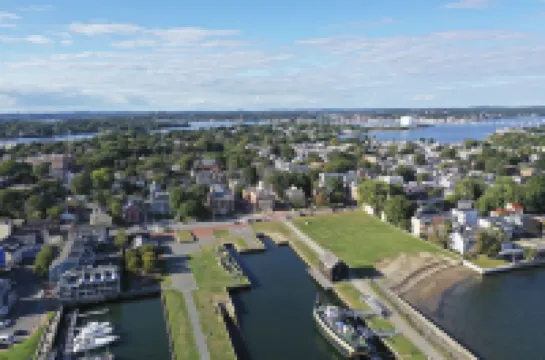 Unit1 Beautiful PRIVATE LARGE 3 bedroom/2 bath townhome. Close to ALL HISTORIC