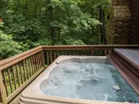 Lovie's Hillside Lodge nestled into 5 wooded acres
