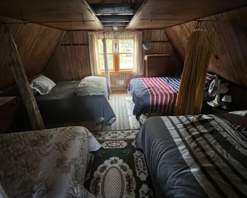 Camp on Akers Pond エロルのホテル