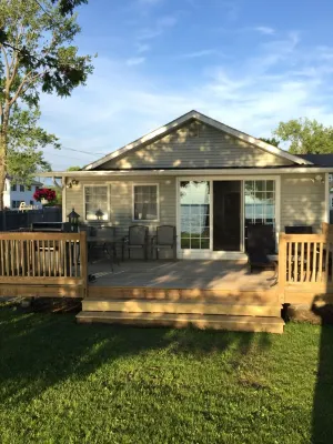 Lakefront Three Bedroom Cottage Hotels in Franklin County
