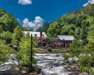 Secluded Cabin Overlooking Fontana Lake & Smoky Mtns NP