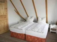 House 80sqm WFL, 400sqm Alleingrounds McPom Neukalen at Kummerower See Hotels in Neukalen